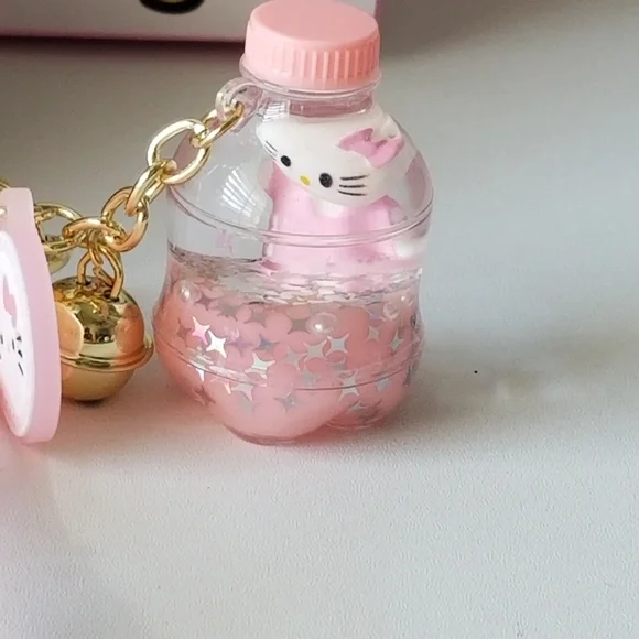 Hello Kitty Key Chain Floating Oil Liquid Acrylic Bottle Key Chain New - Picture 4 of 10